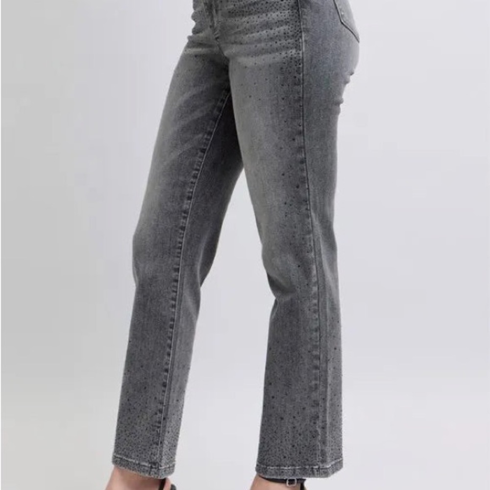 Judy Blue Gray Straight Leg Jeans with Cropped Raw Hem
